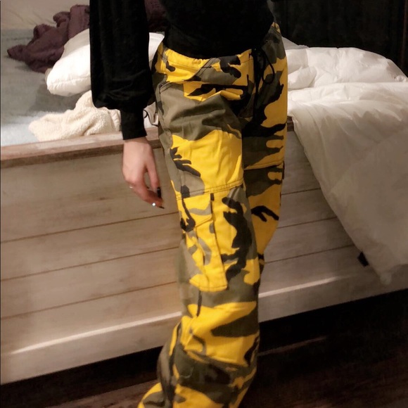 WOMENS YELLOW CAMO CARGO PANTS - Picture 3 of 7
